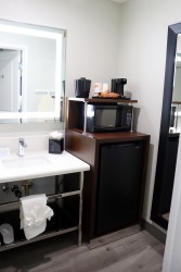 Comfort Inn Antioch - Bathroom & Vanity in Full Bathroom